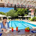 Safak Oasis מלון